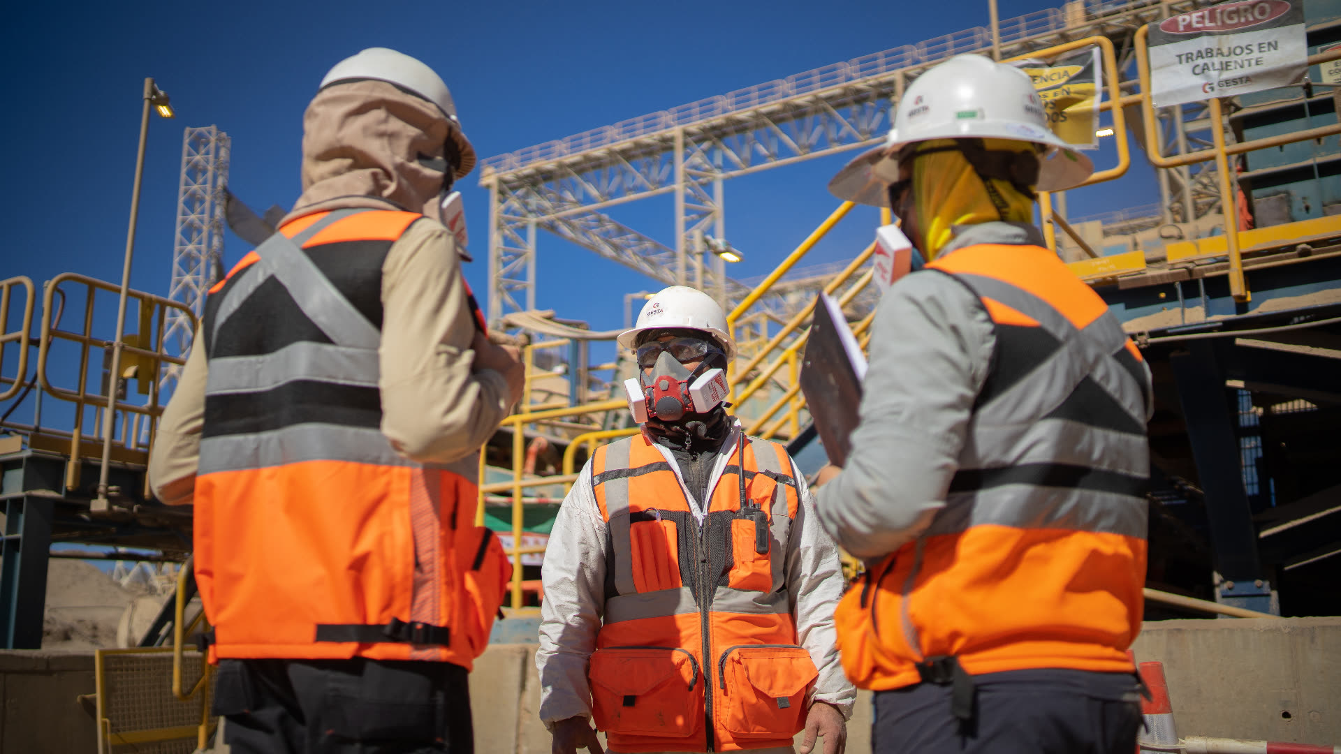 Equipo GESTA con EPP en zona de trabajos en caliente